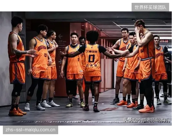 上海久事时隔24年重夺总冠军,外援古德温凭借关键发挥荣膺FMVP。 上海久事时隔24年重夺总冠军,外援古德温凭借关键发挥荣膺FMVP。